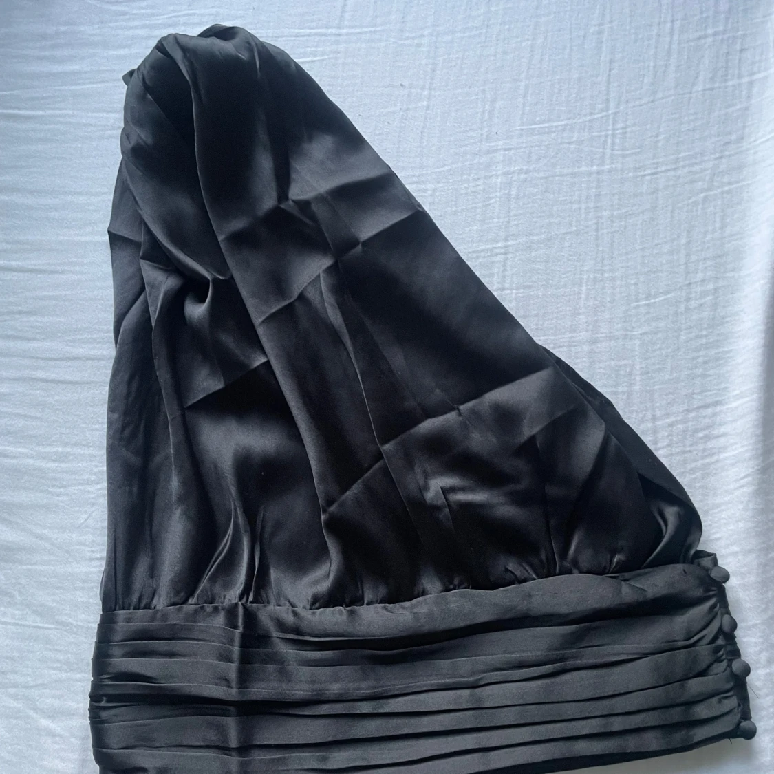 Svart one-shoulder topp - 1