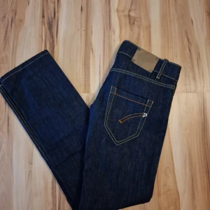 Dondup jeans  - Fina dondup jeans. Storlek 28/31. Aldrig använda. Vid frågor är det bara att höra av sig!