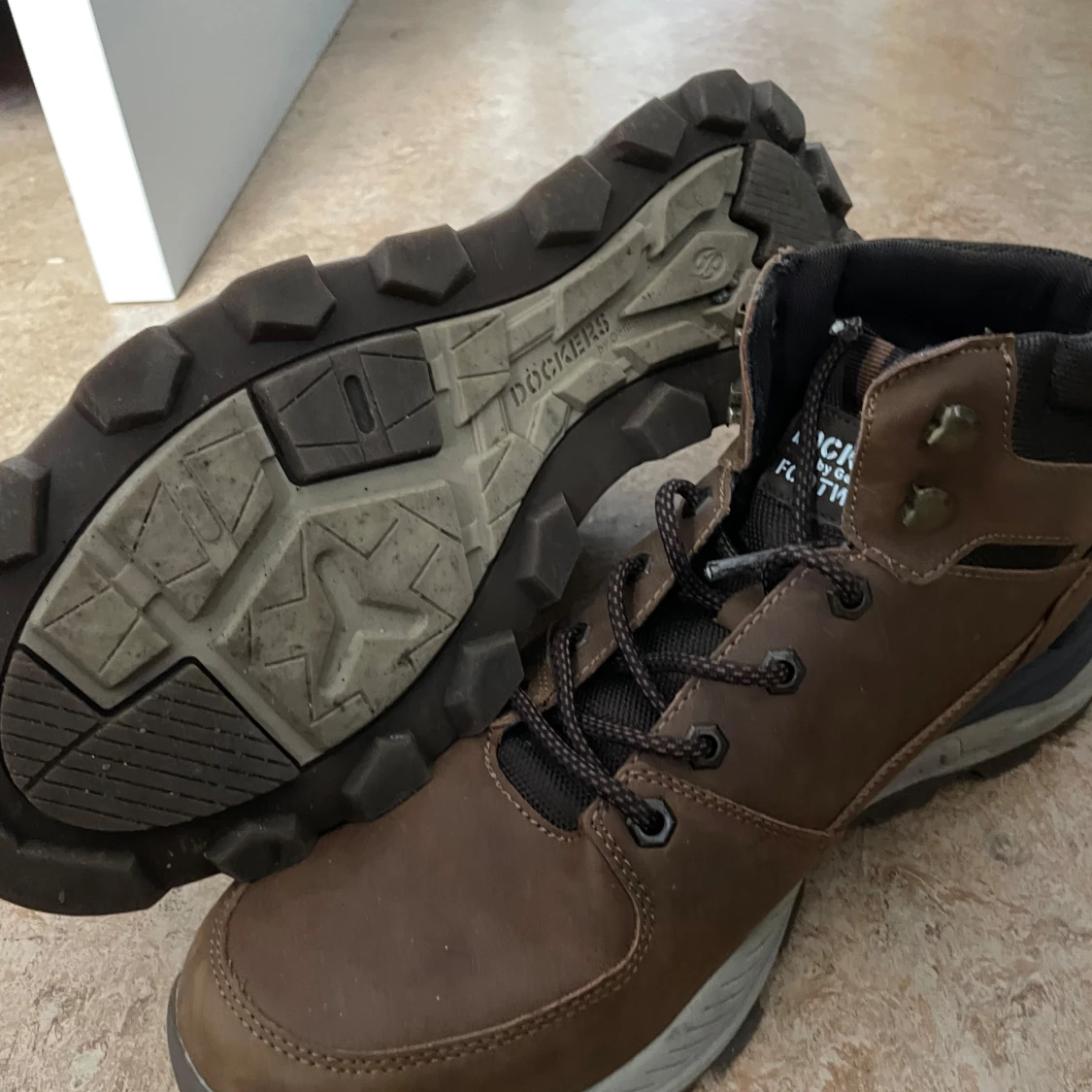 Bruna kängor från Dockers - 2