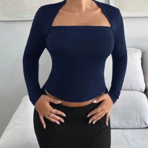 Blå tröja - Säljer en blå tröja jag köpte för länge sen men använder inte längre. Mycket bra skick