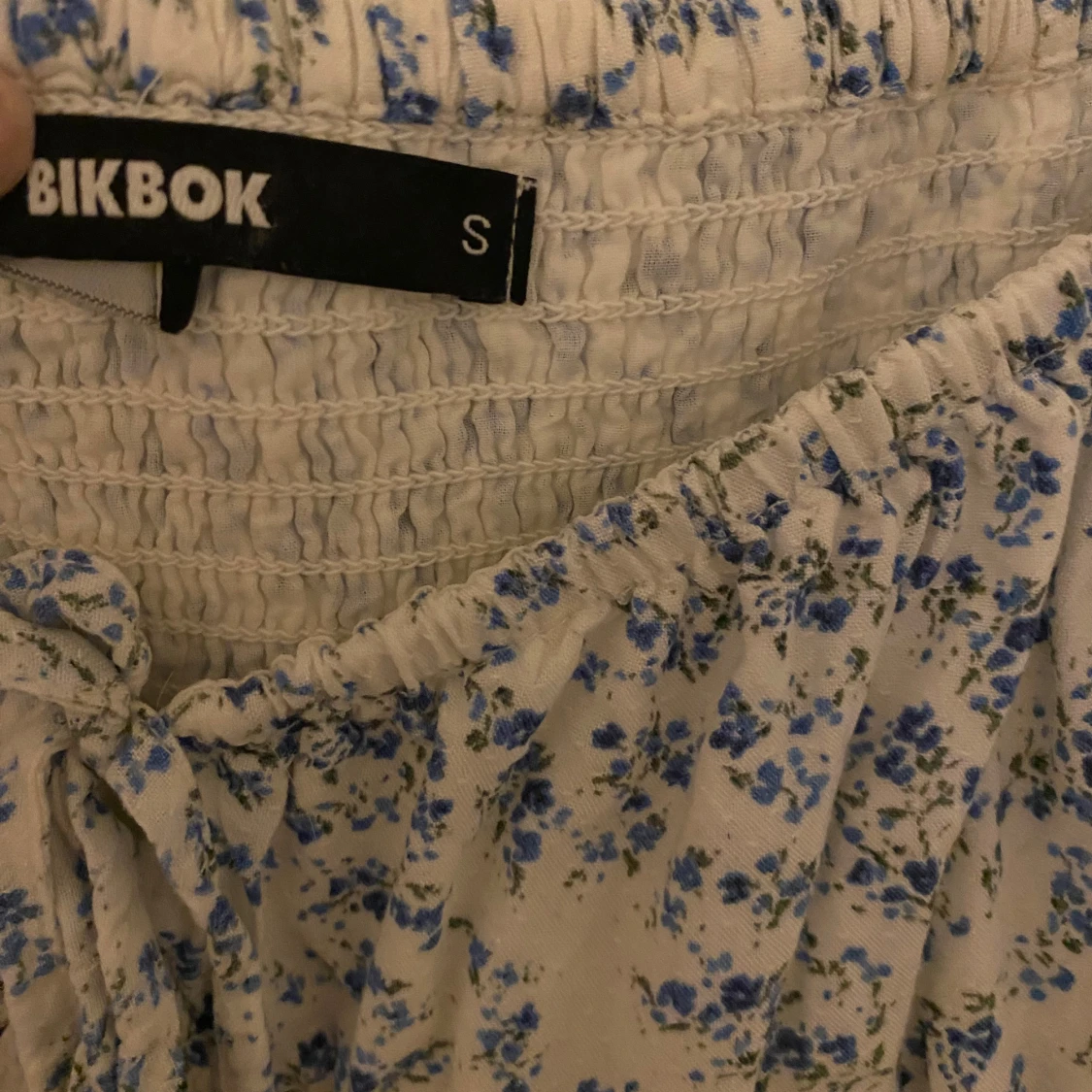 Blommig klänning från BikBok - 2