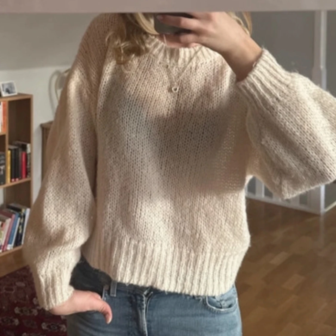 Gullig stickad tröja!! - 1