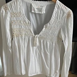 Jättefin odd molly blus  - Inga hål eller skråmor använd endast fåtal gånger och väl skött. Jättebra skick, kan användas till alla tillfällen. Pris går att diskutera 