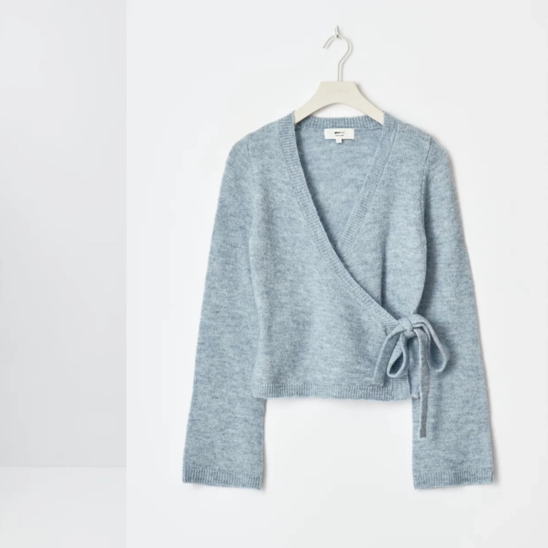 Ljusblå omlottkofta med knyt