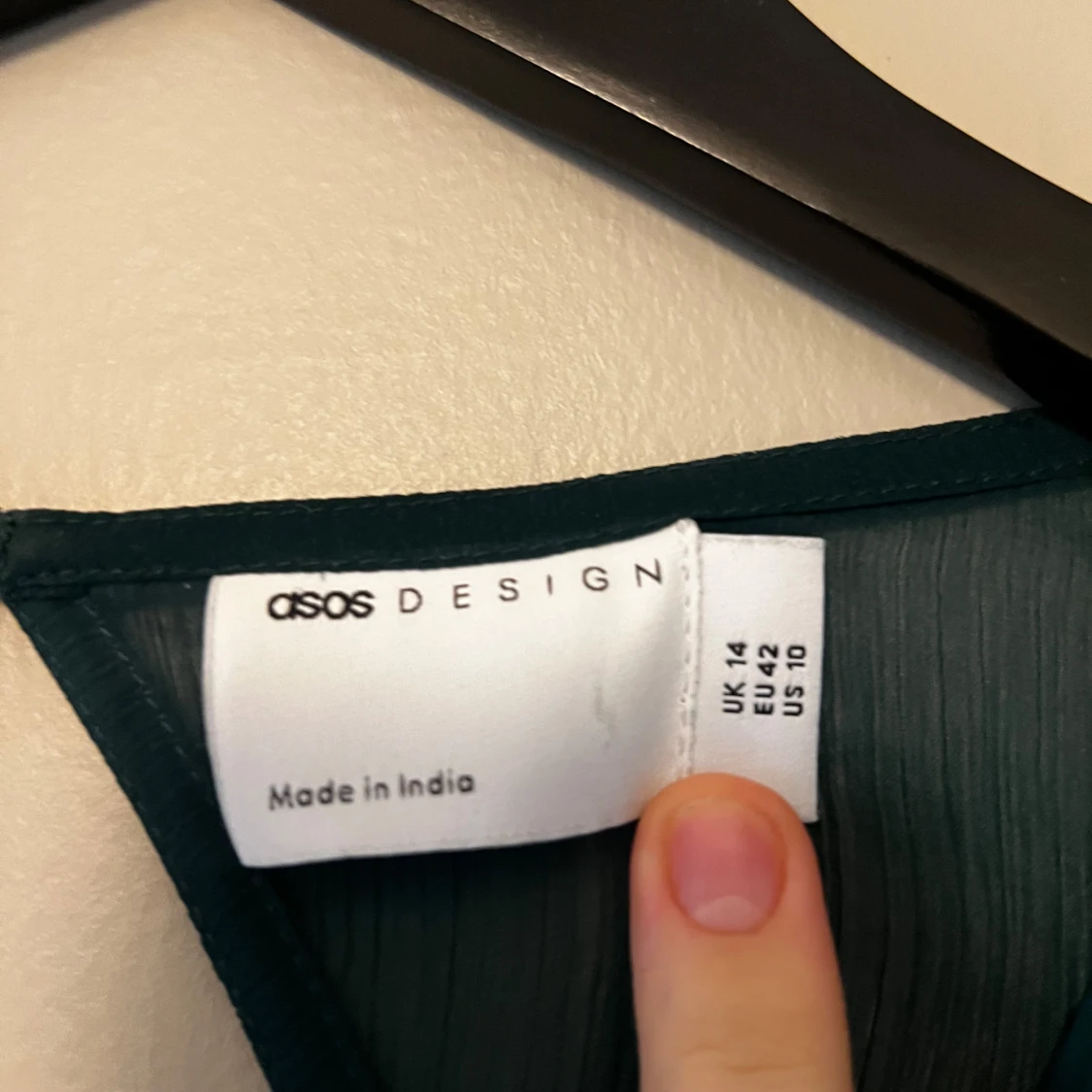 Mörkgrön långklänning från ASOS DESIGN - 2