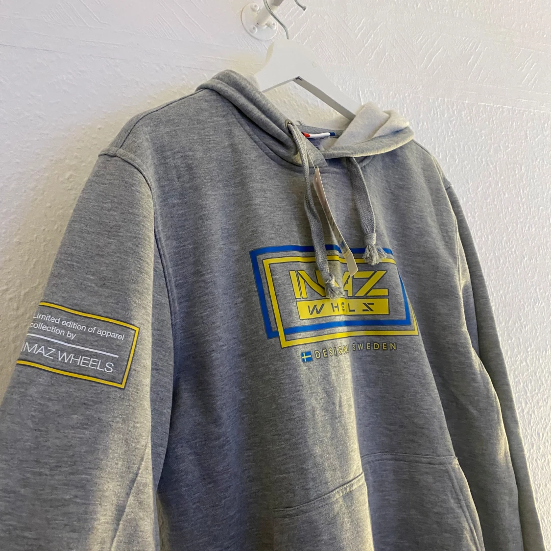 Grå hoodie från Clique med tryck - 1