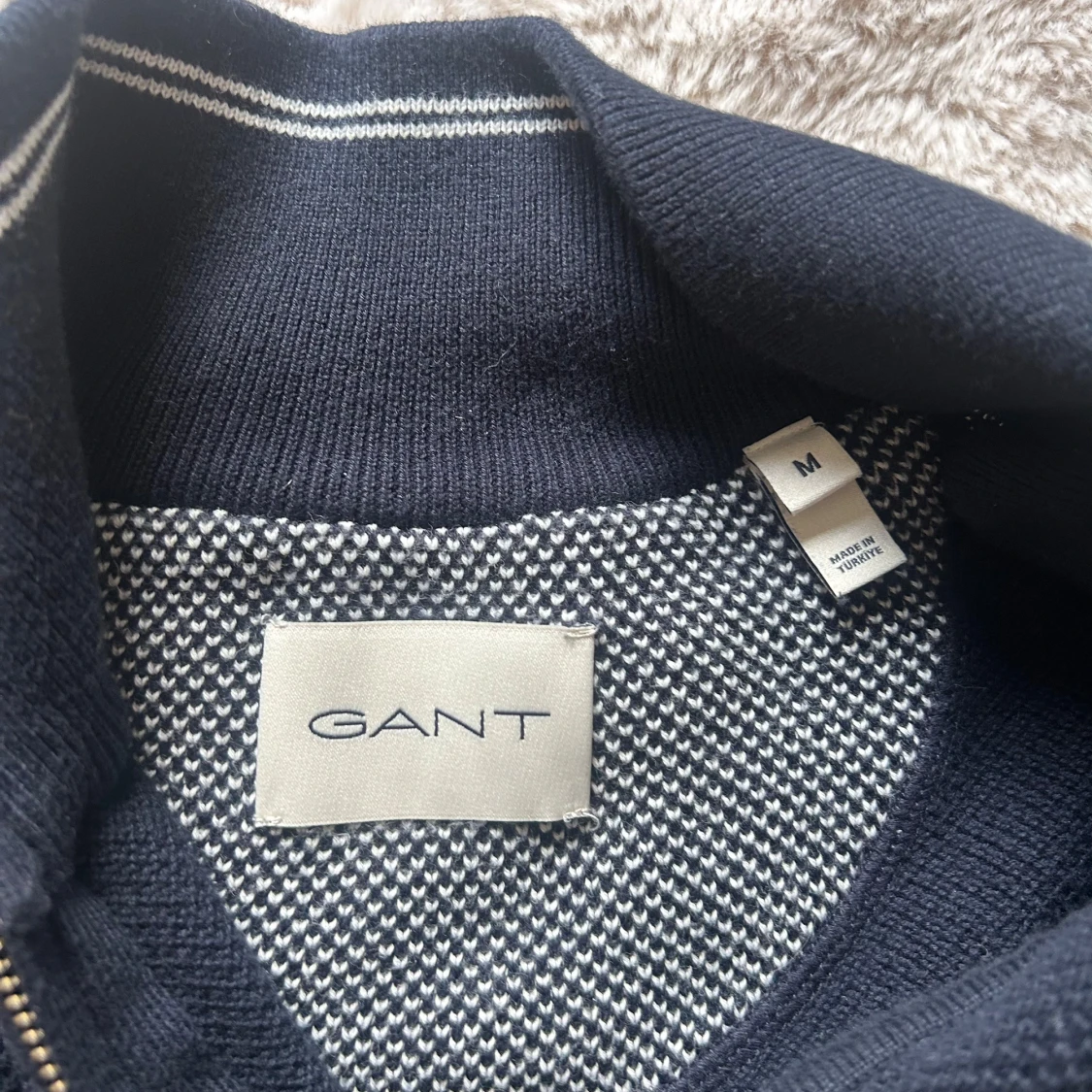 Mörkblå stickad tröja med dragkedja från GANT - 1