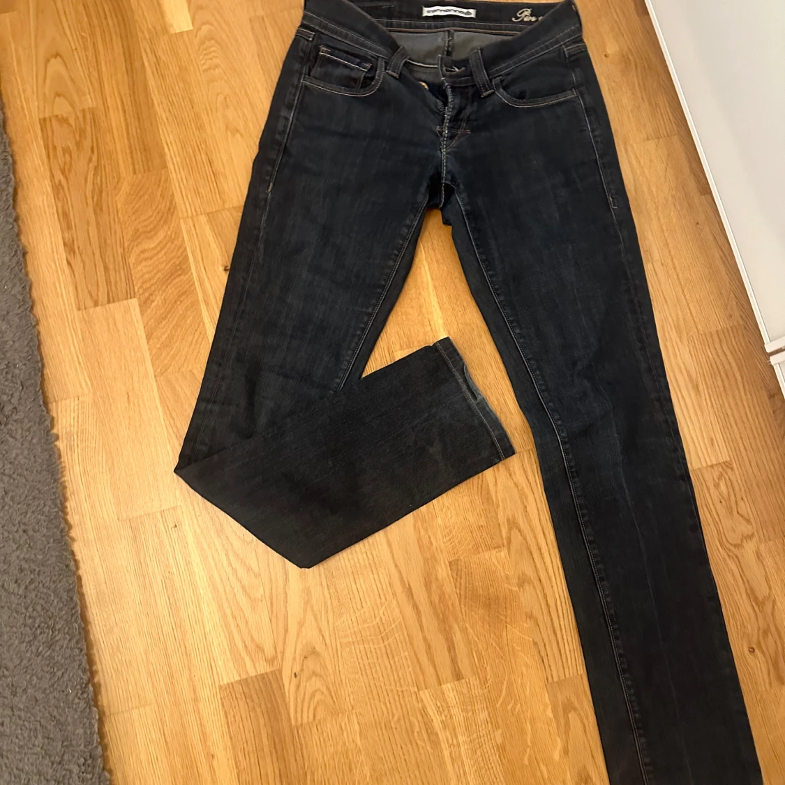 Mörkblå jeansbyxor från Fonarina - 2