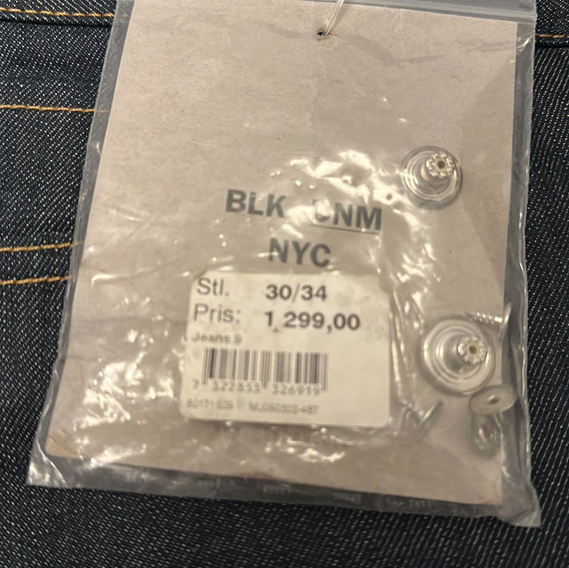 Mörkblå jeans från BLK DNM NYC - 4
