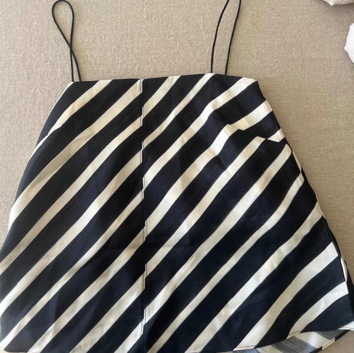 Svartvit randig linnetopp från Dagmar - 1