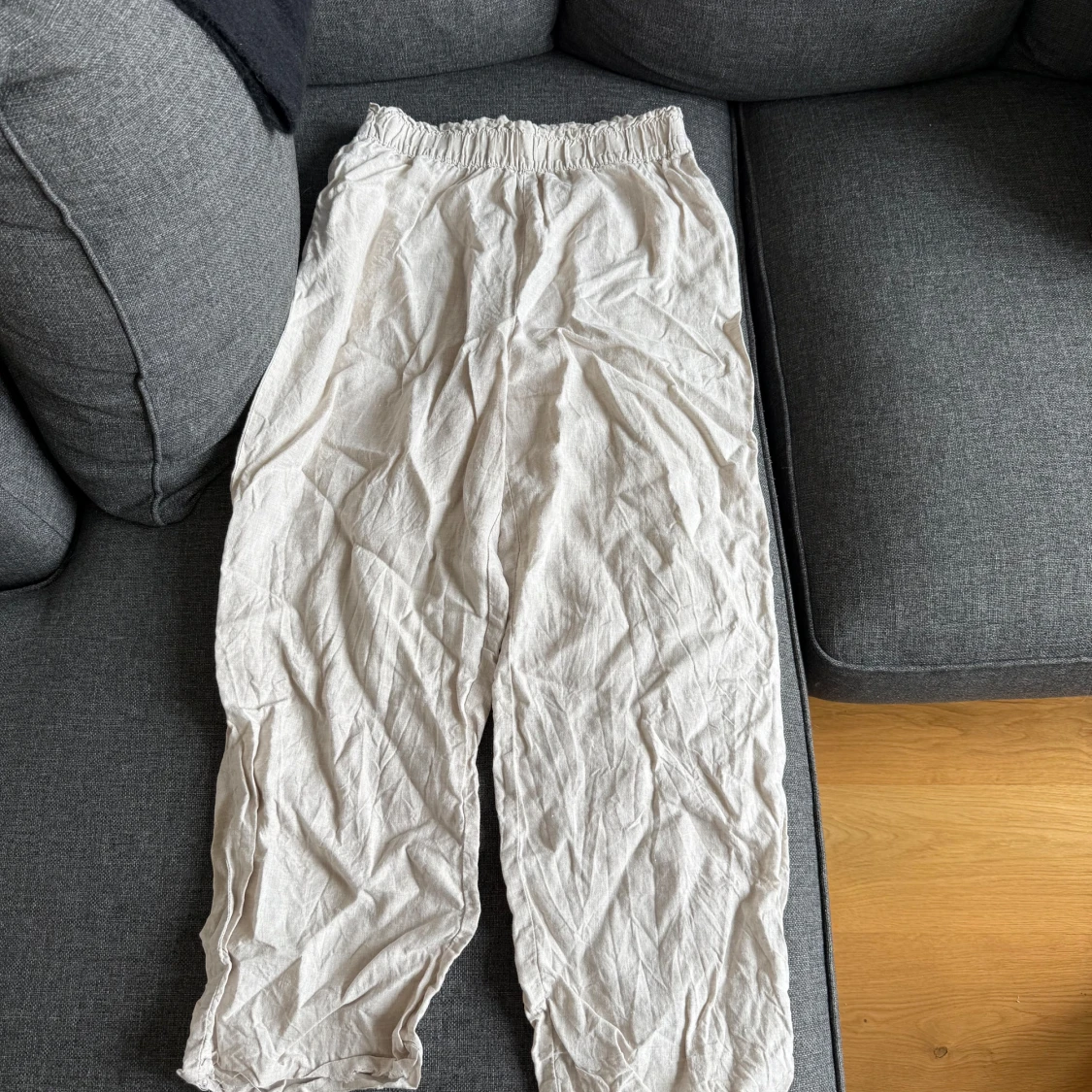 Beiga linnebyxor från H&M - 1