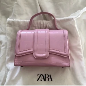Zara  - Såååå fin väska men använder ej! 
