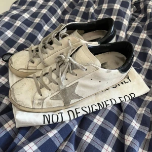 Golden goose superstar  - Nice skick, dustbag ingår. Storlek 39