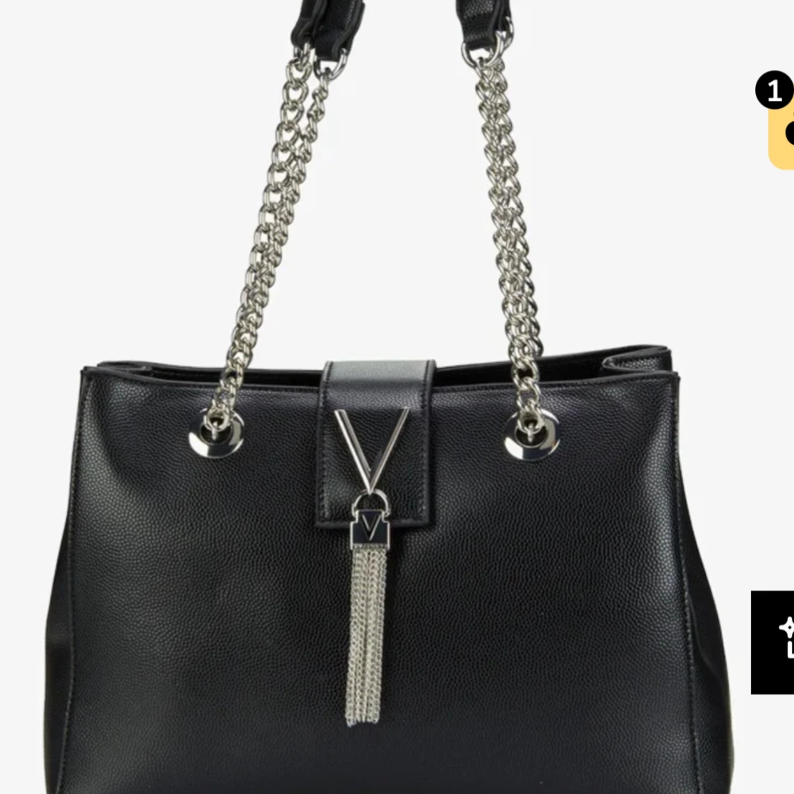 Svart handväska med kedjerem och tofsdetalj