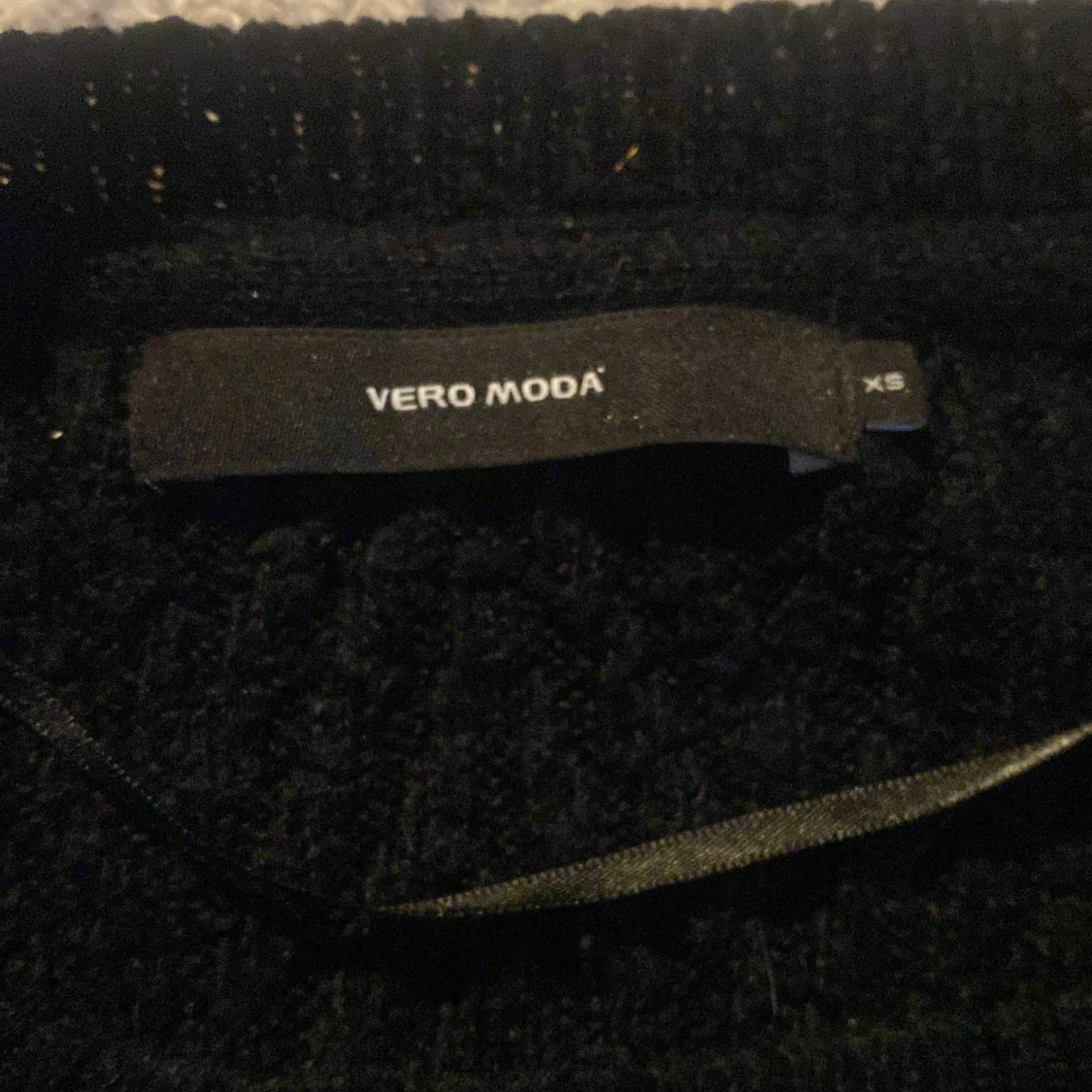Svart stickad tröja från Vero Moda - 1