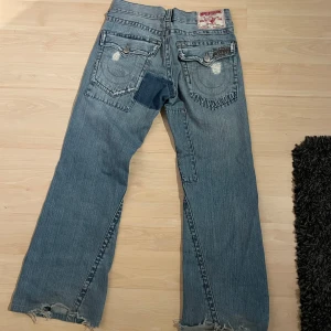 True religion jeans - Custom true religion jeans. dom är modellen ”joey” och storlek 32/33. Pris kan diskuteras!