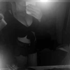 marin blå knyt tröja från gina 💙 - säljer min marin blåa knyt tröja pga att jag inte använder den längre! mycket bra skick 💙 