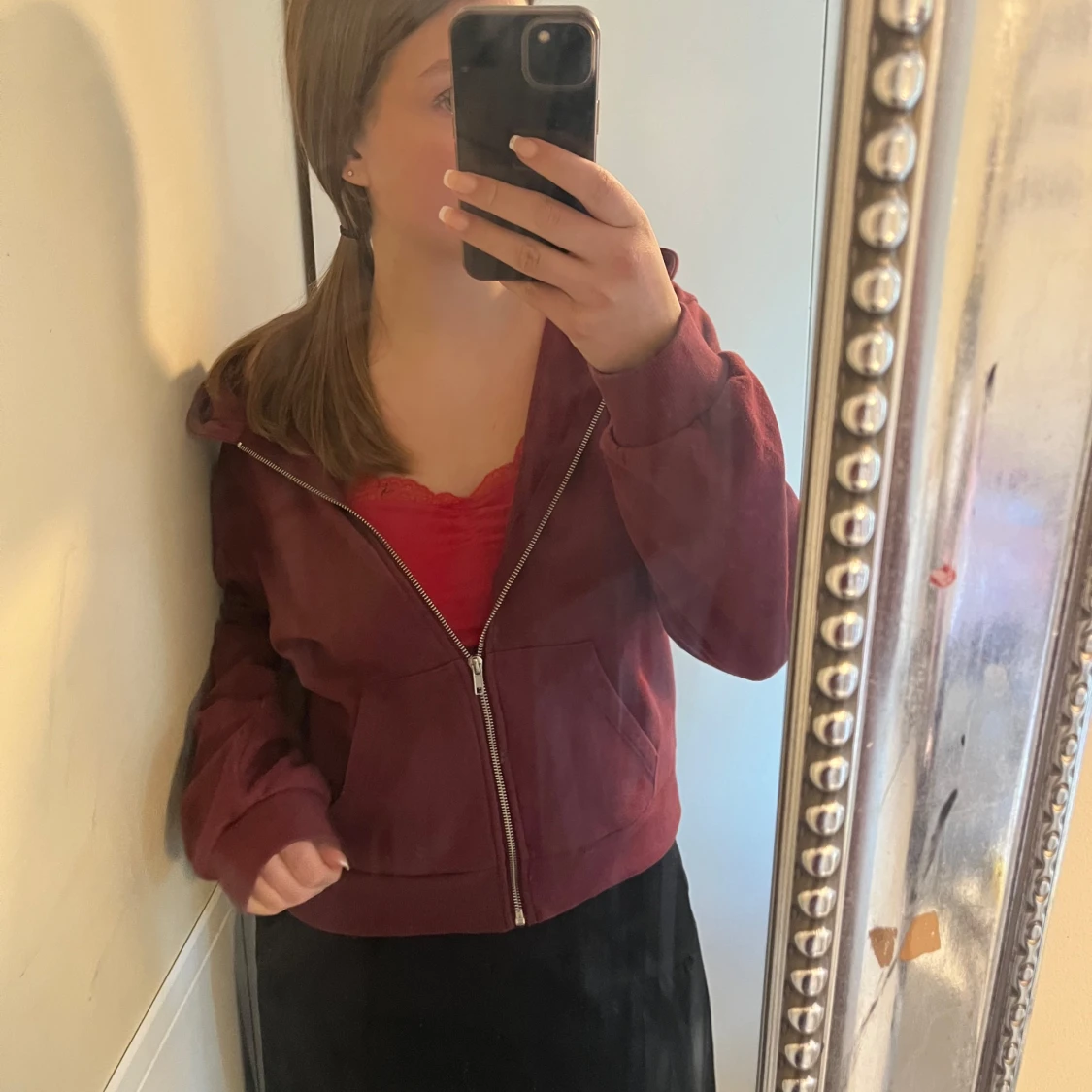 Vinröd hoodie med dragkedja - 1