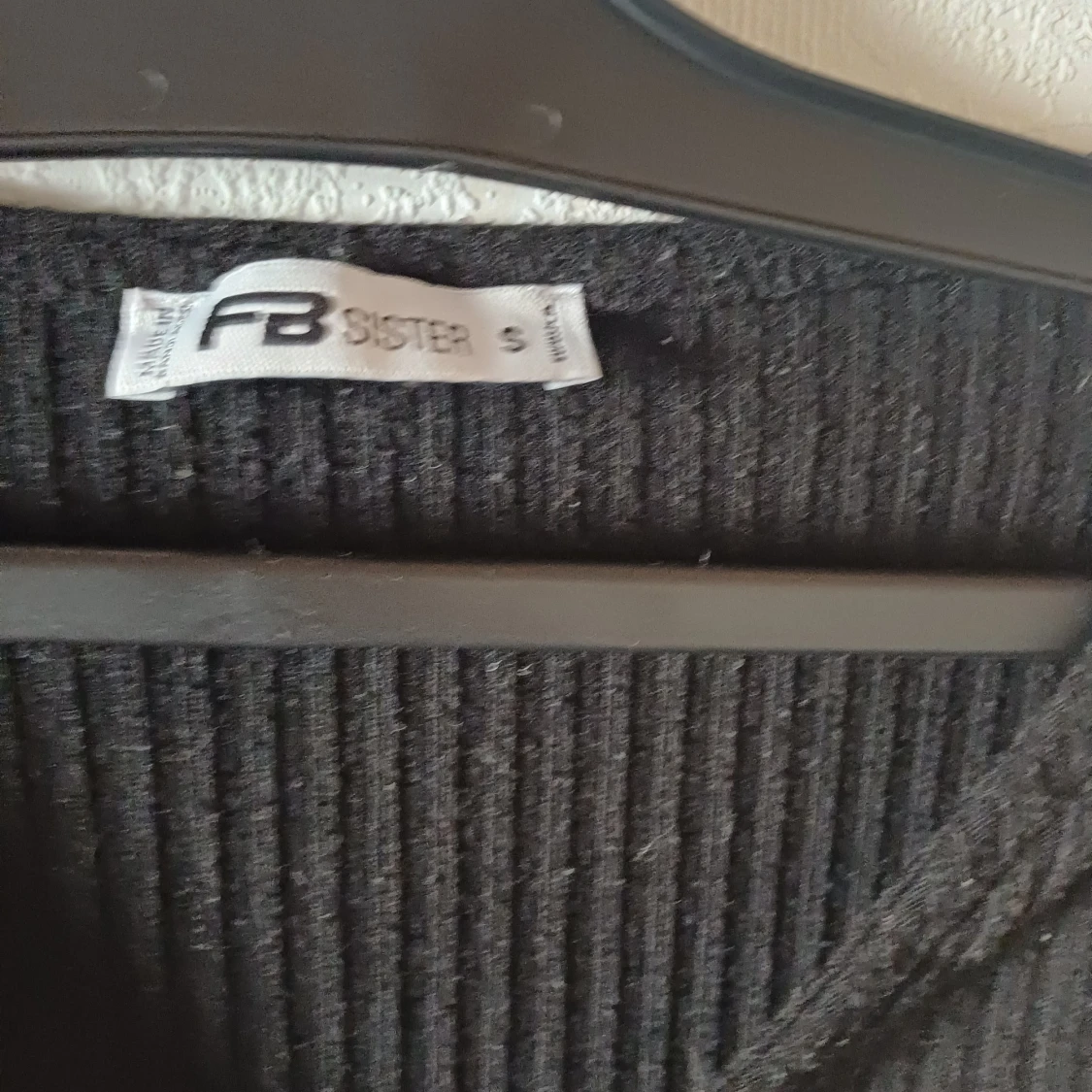 Svart ribbad topp från FB Sister - 1