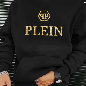 Philipp Plein hoodie HELT NY  - Snygg svart hoodie från Plein med guldfärgad logga på bröstet. Perfekt för en stilren look med en touch av lyx. Den har en klassisk huva med dragsko och långa ärmar. Storlek L
