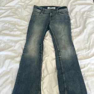 Jens byxor  - Jag säljer dessa byxor från Bershka. Dom är super fina och jätte sköna. Köpte dom för 400kr