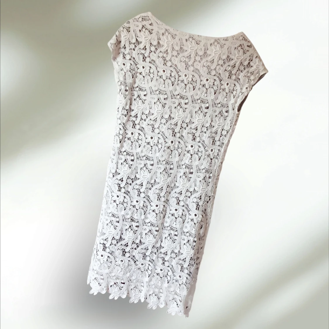 Vit spetsklänning från Massimo Dutti – Storlek 36–38 - 2