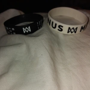 SÖKER MARCUS & MARTINUS ARMBAND!! - Söker Marcus & Martinus armband, kan betala 250 kr för 1/2/3/4 stycken eller fler. Söker alla färger och modeller❤️
