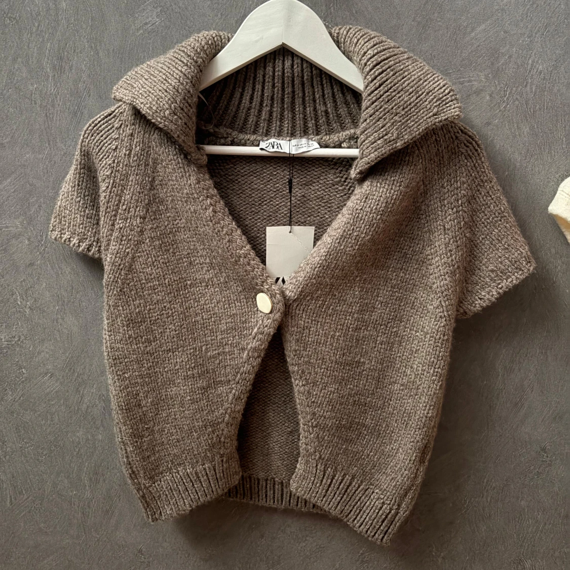 Brun stickad kofta från Zara