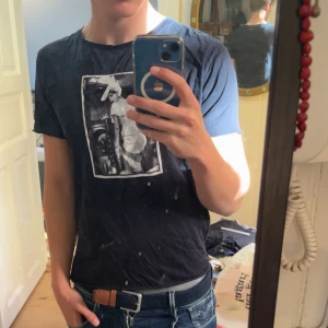 Limitato t shirt - Tja! Säljer nu en sjukt snygg Limitato t shirt i bra skick, storlek M men sitter mer som S😃hör av dig vid övriga frågor👊