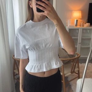 Vit croppad topp - Använd en gång 🥰