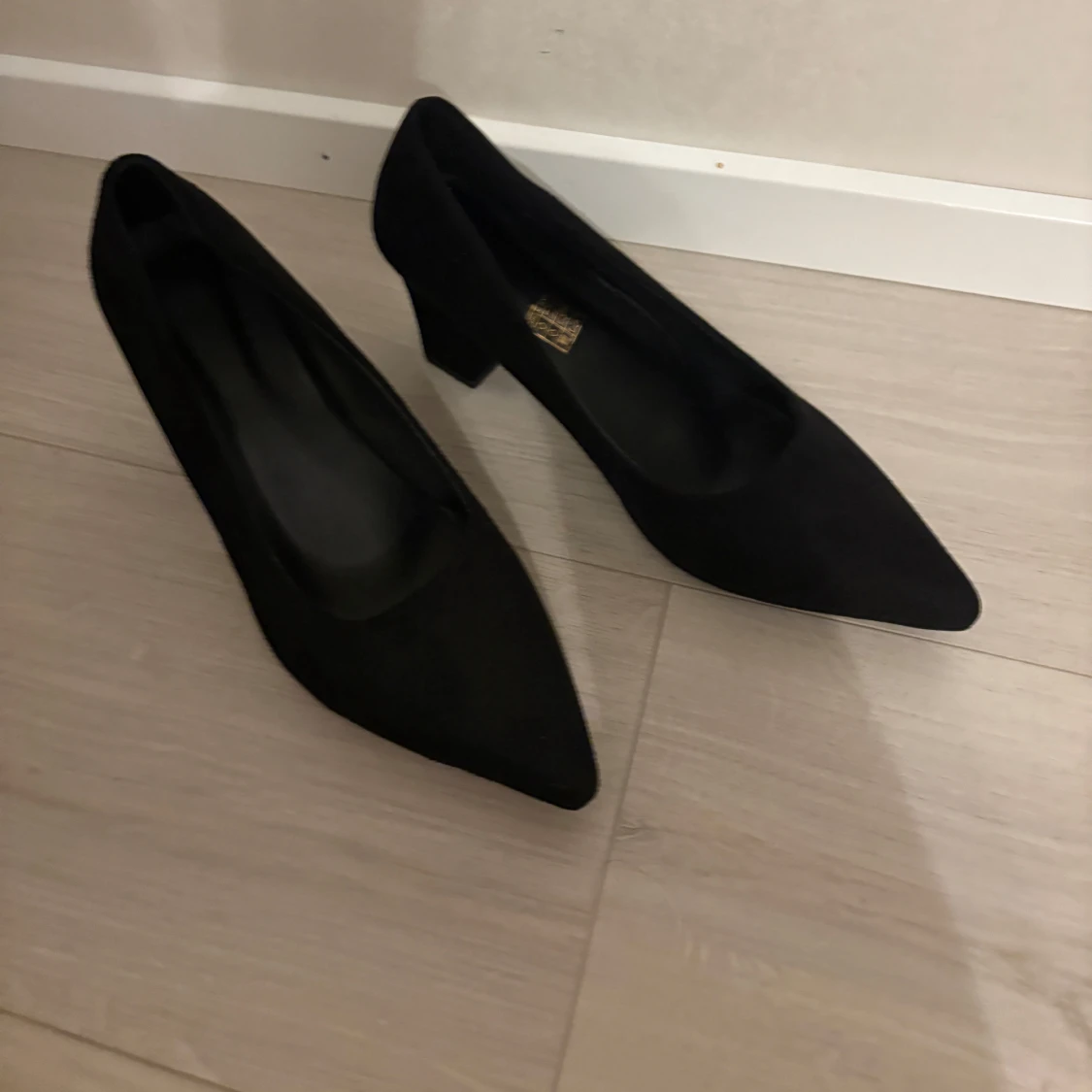 Svarta pumps med klack - 1