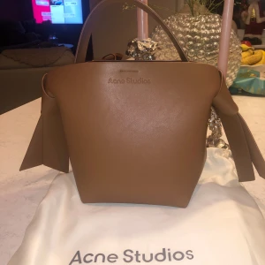 Brun handväska  - Brun väska