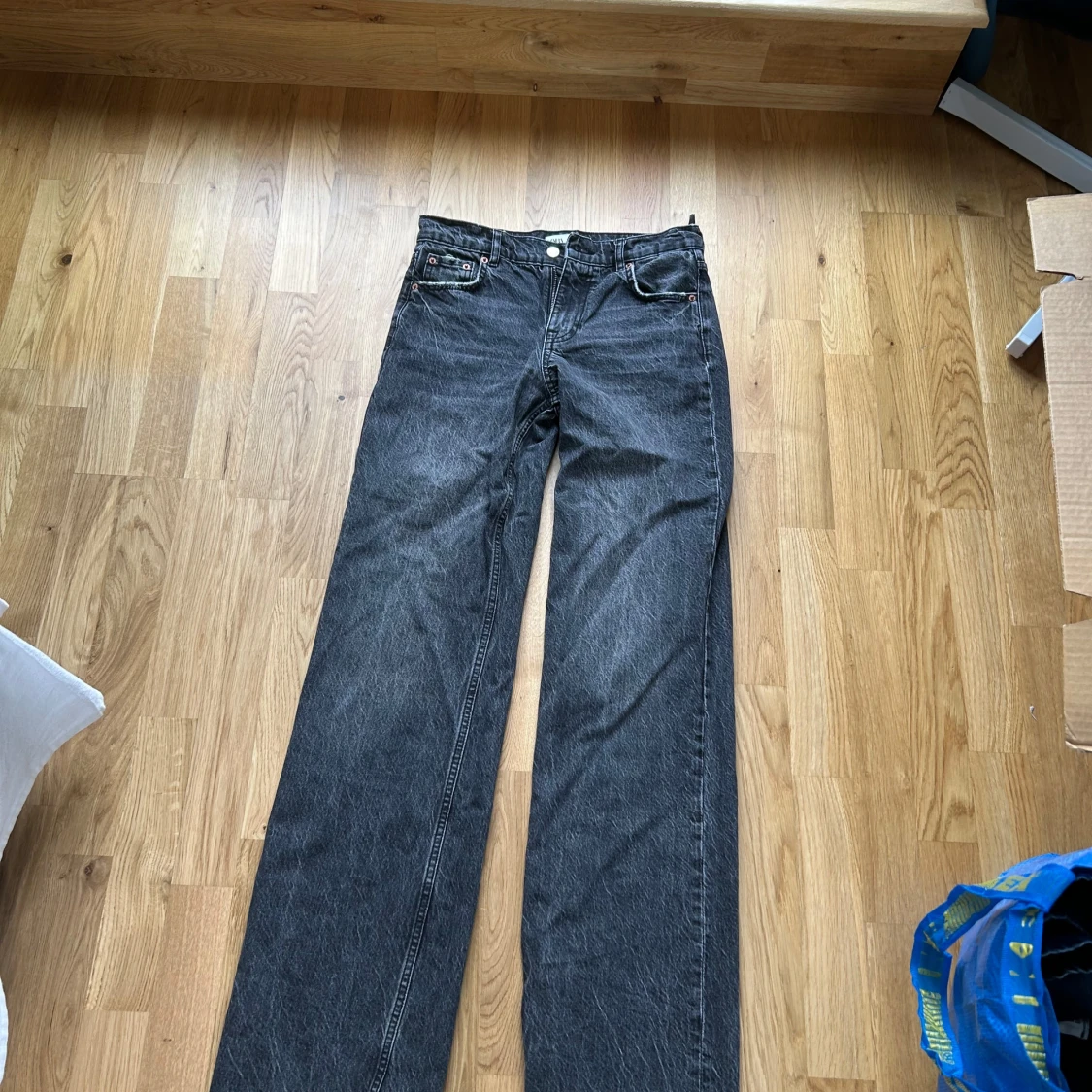 Raka lågmidjade jeans från Zara - 1