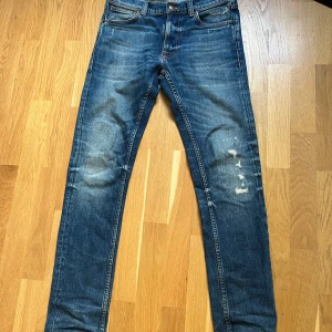 Nudie Lean Dean jeans - Säljer ett par Nudie Lean Dean jeans, väldigt snygga o unika jeans