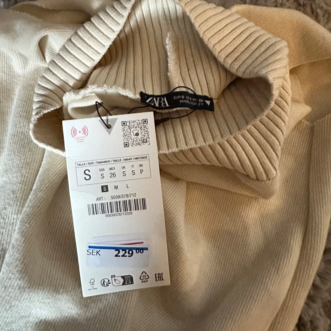 Beige topp med krage  - 2