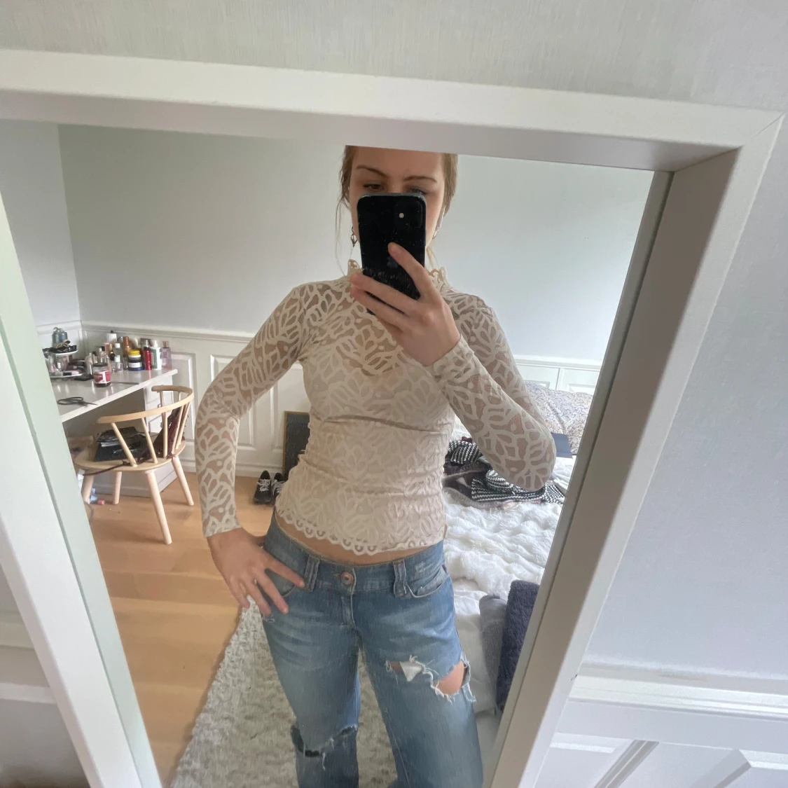 Beige spetsblus med mönster - 2