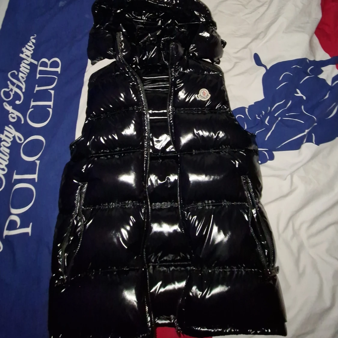 Svart glansig dunväst från Moncler - 3