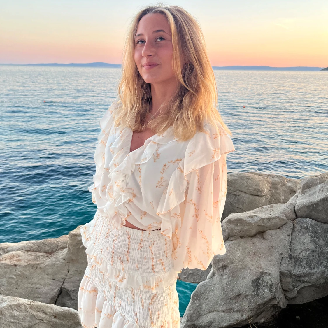 Klänning med volanger  - 4