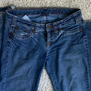 Lågmidjade bootcut jeans  - Jättesnygga lågmidjade blå bootcut jeans! 💕💕