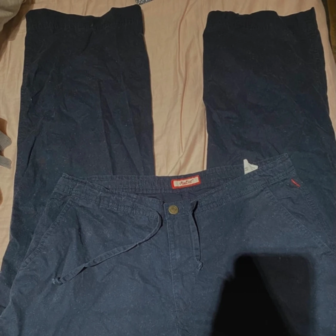 Mörkblå byxor  - 2