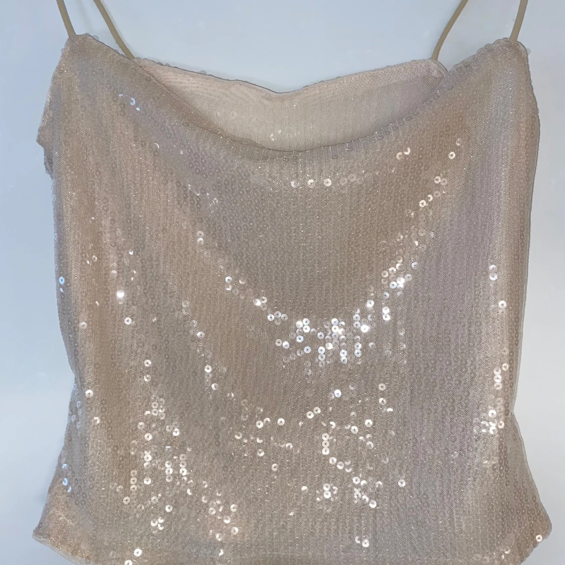 Beige paljettopp från Missguided - 2