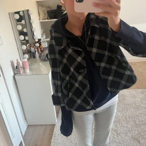 Trekvartsärmad jacka - Såå fin!