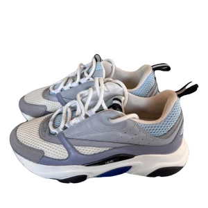 Dior b22 - Dior b22 👟[väldigt eftertraktade][skick:9/10] [storlek:41 passar 42] [Säljs inte längre ✌️[allt og ingår ][nypris :9980kr 🔴mitt pris :2499kr🟢][kom pv om ni har mer frågor Mvh Gabbe 👌