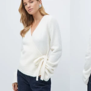 Vit omlottkofta från Gina Tricot - Säljer en populär vit omlottkofta från Gina Tricot i ullblandning! 