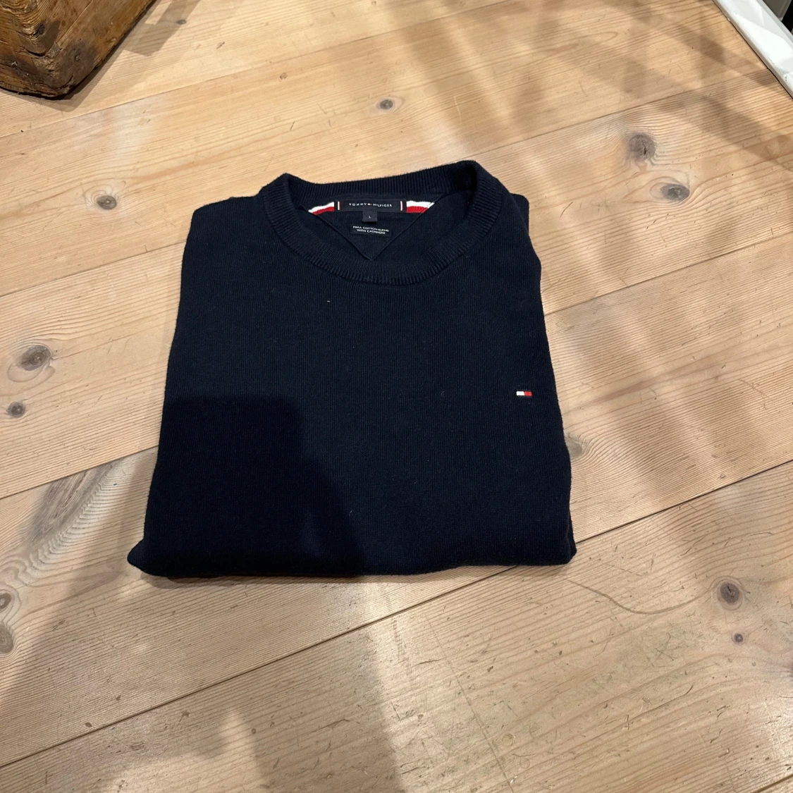 Svart t Tommy Hilfiger tröja - 3