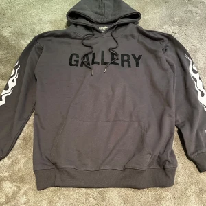 Grå hoodie från gallery department - Skick: 10/10, perfekt skick - Storlek: M - nypris: 5800kr+