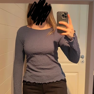 Mörkblå tröja från 157 - Säljer en mörkblå tröja från 157