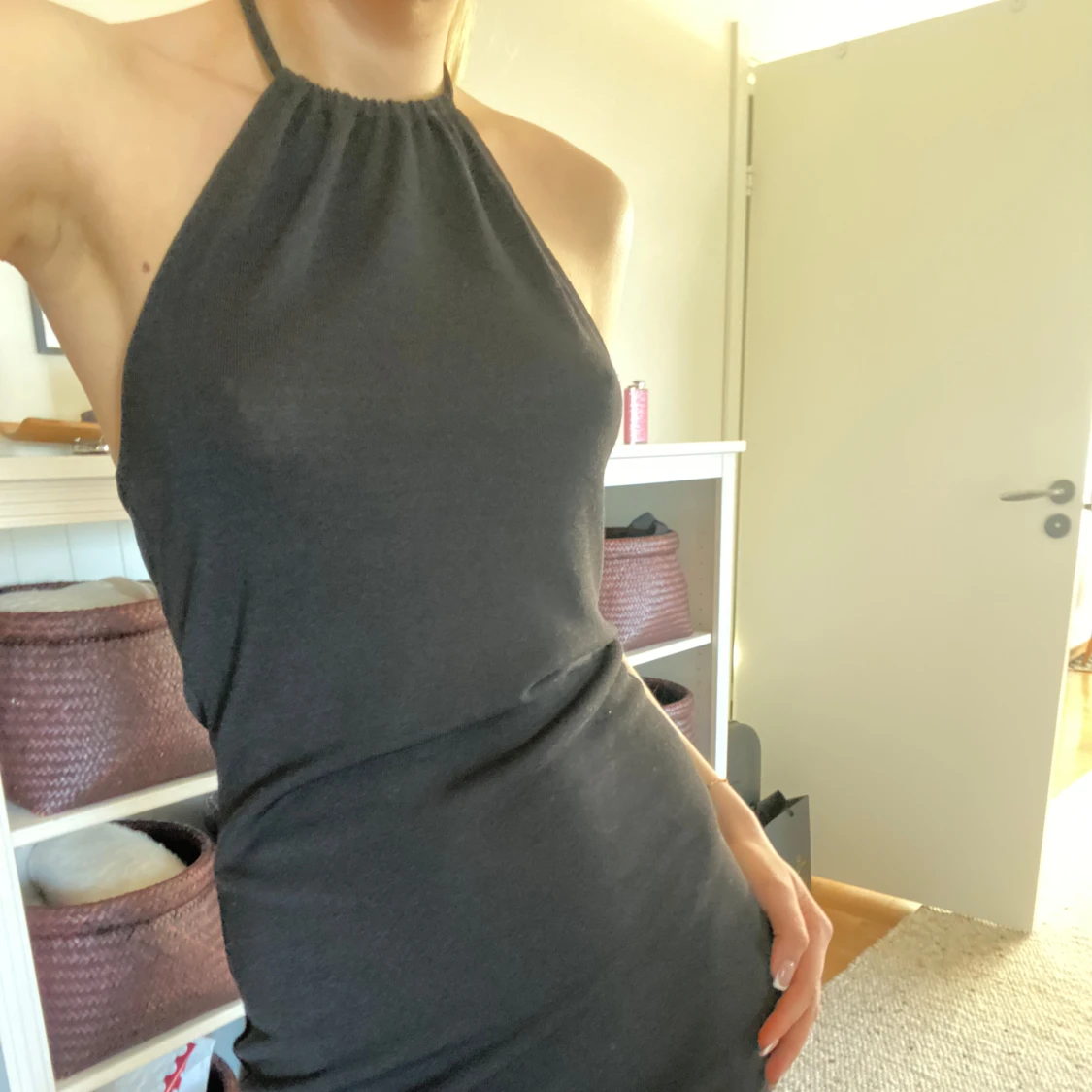 Svart halsterneck klänning - 1