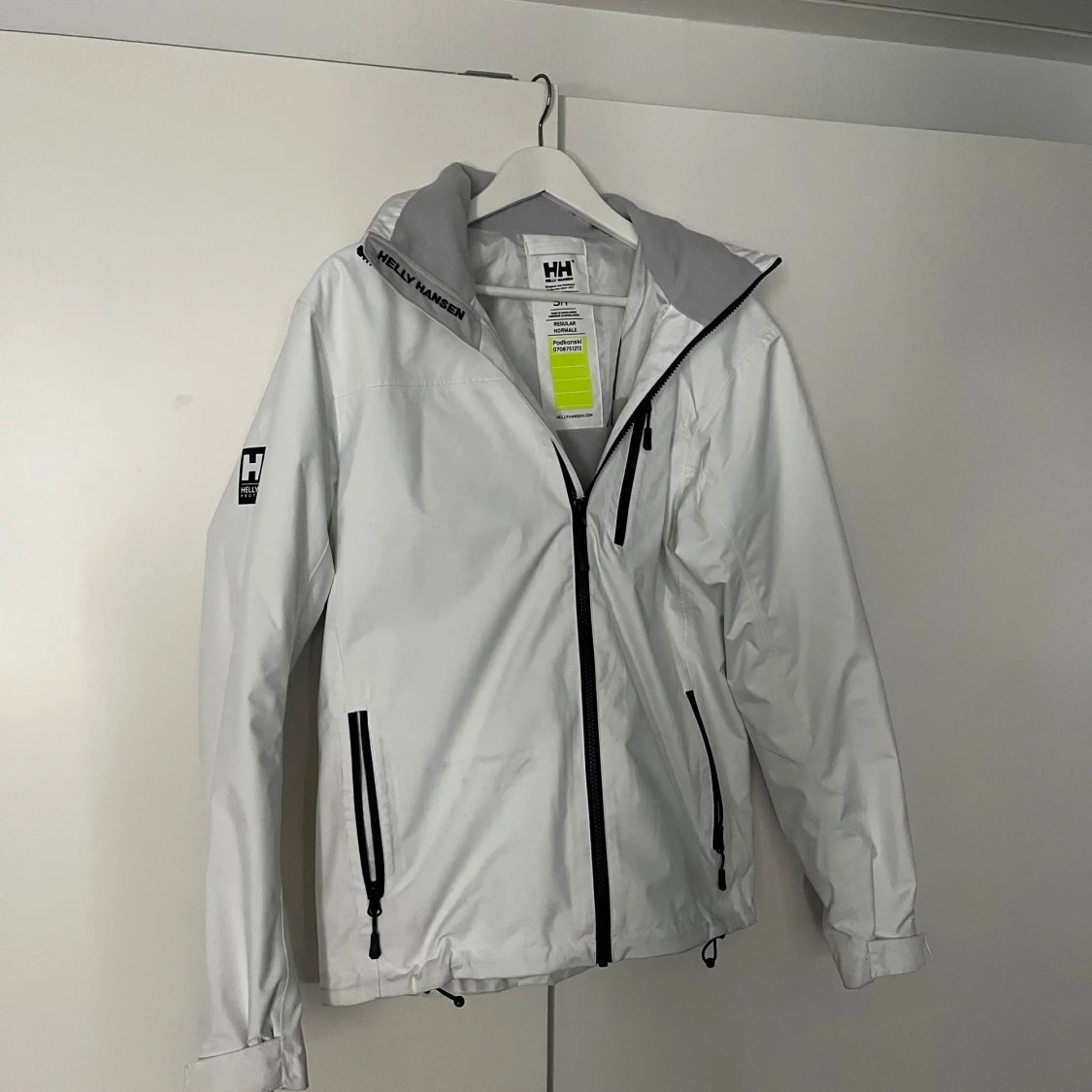 Vit vindjacka från Helly Hansen - 1