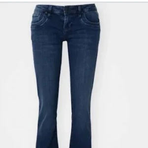 Mörkblå ltb jeans - Snygga mörkblå ltb jeans i valerie modell. W24 L30